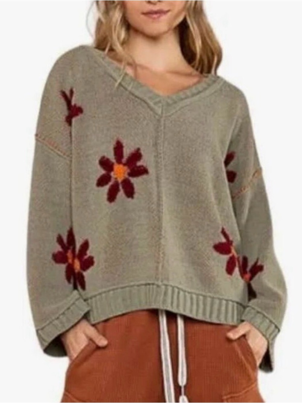 POL Daisy Knit V Neck Long Sleeve Sweater. Size Small.